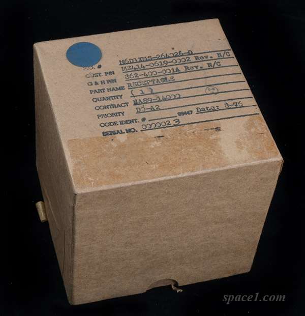 shuttle_ME414-0619-0002_receptacle_in_box_600