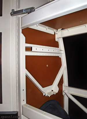 shuttle_galley_structure_7_300